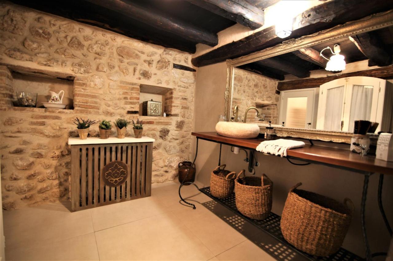 Wabisabi Townhouse Holiday home Montejo de la Vega de la Serrezuela