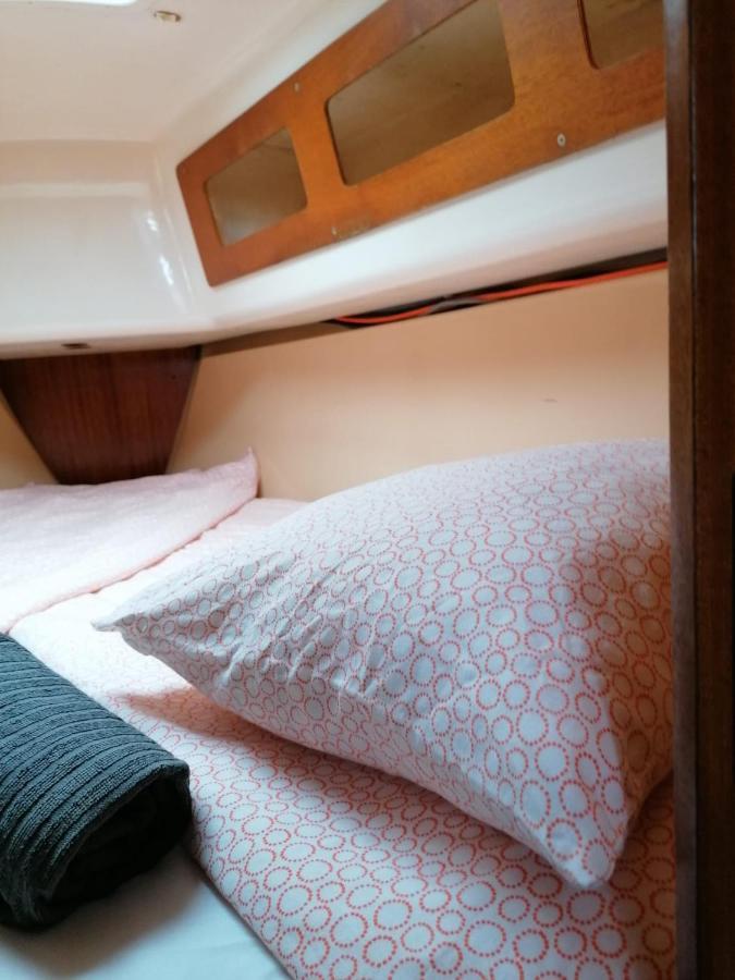 Hotel en barco Cozy Sailboat In Barcelona!! No Showers Sant Adrià de Besòs