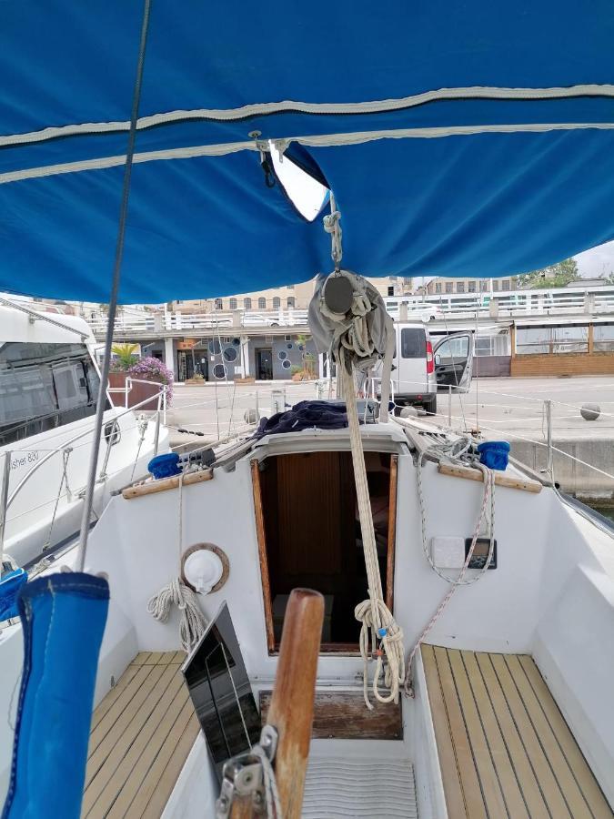 Cozy Sailboat In Barcelona!! No Showers Hotel en barco