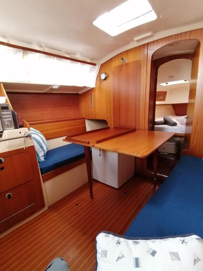 Hotel en barco Cozy Sailboat In Barcelona!! No Showers