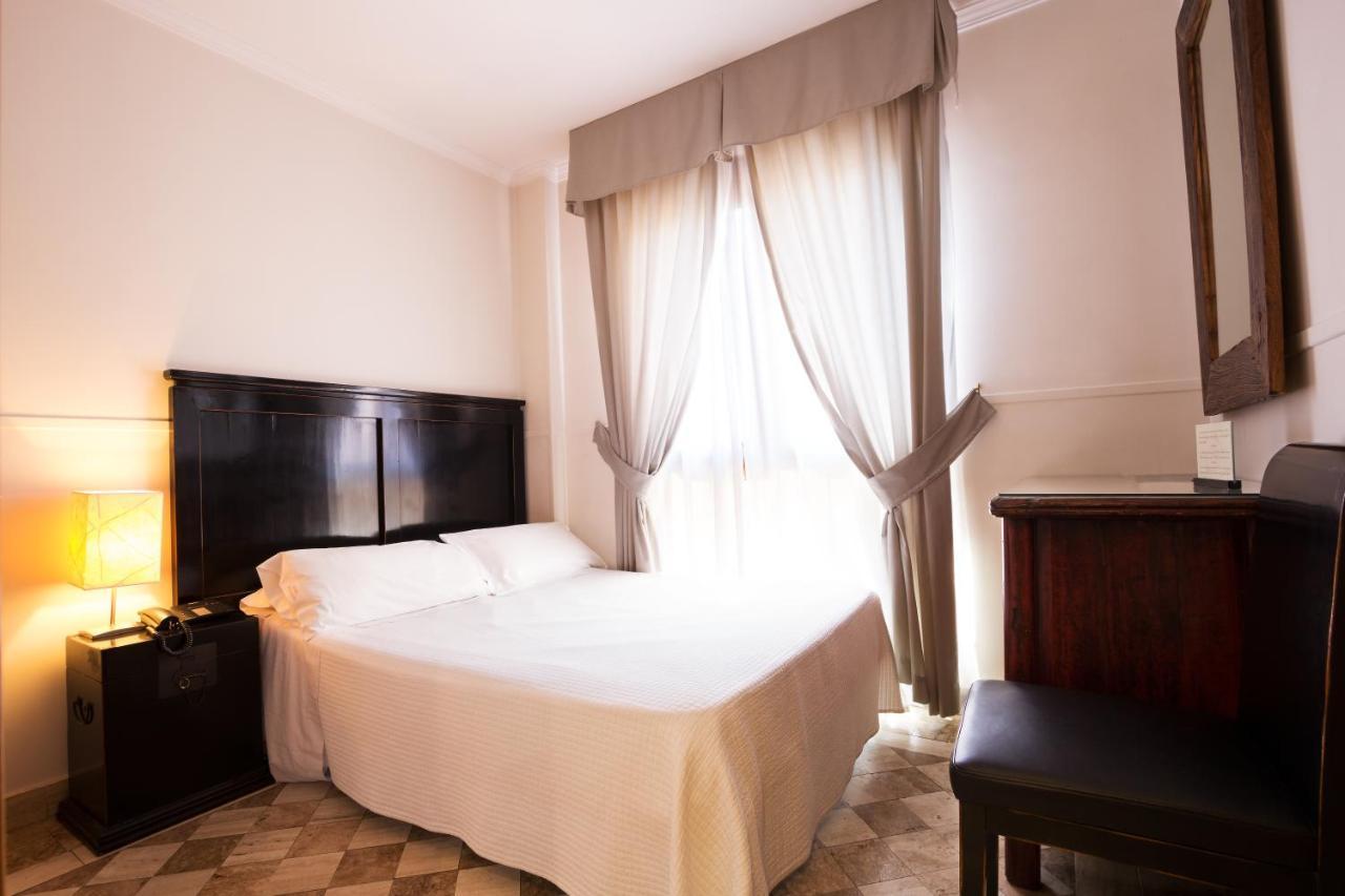 Boutique Reina Mora 2*