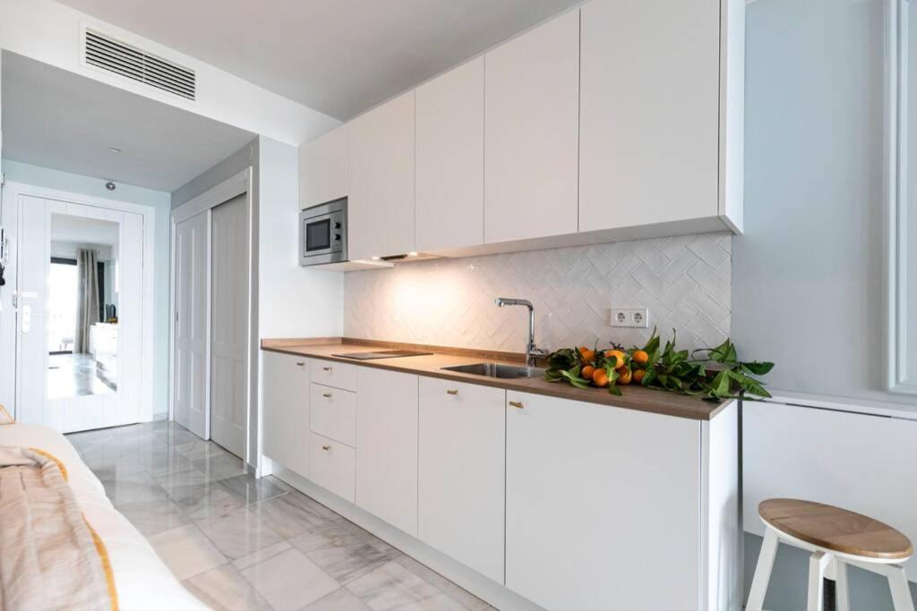 Central & Renovated Studio With Pool In Puerto Banus Apartment