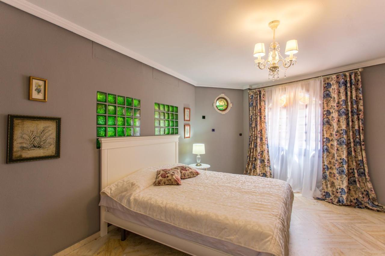 Gaudi Style Apartahotel
