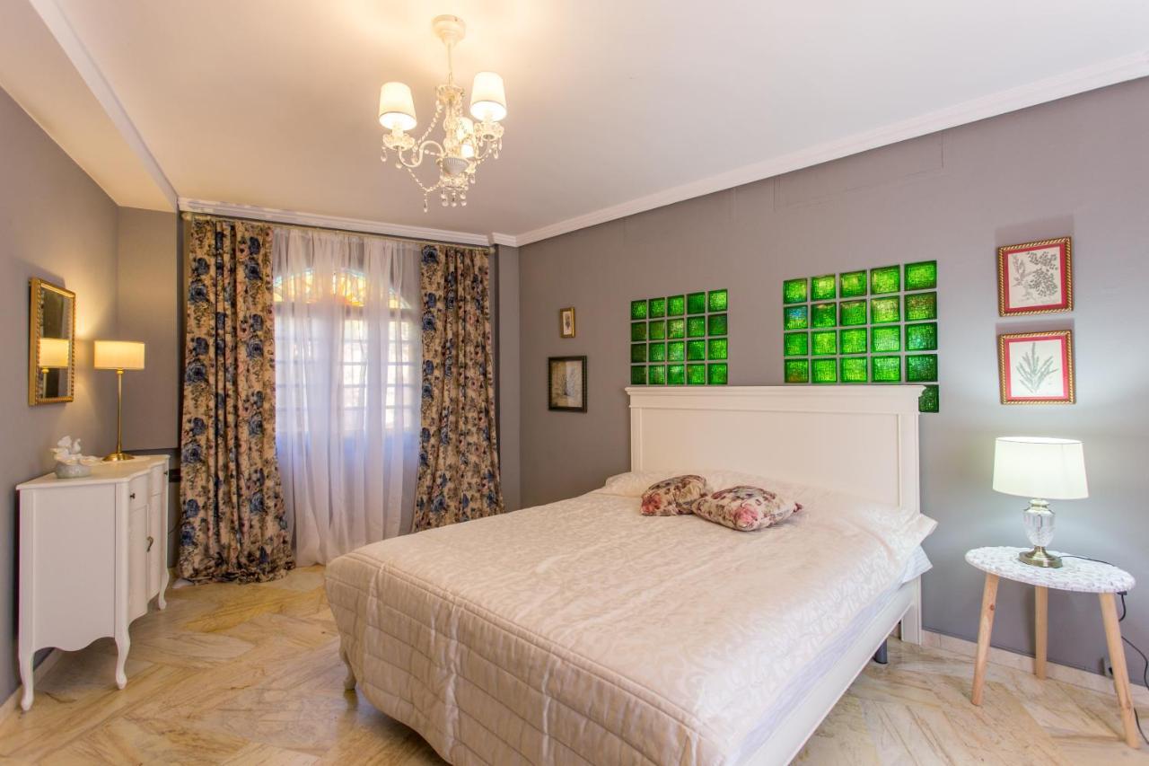 Gaudi Style Apartahotel Nàquera