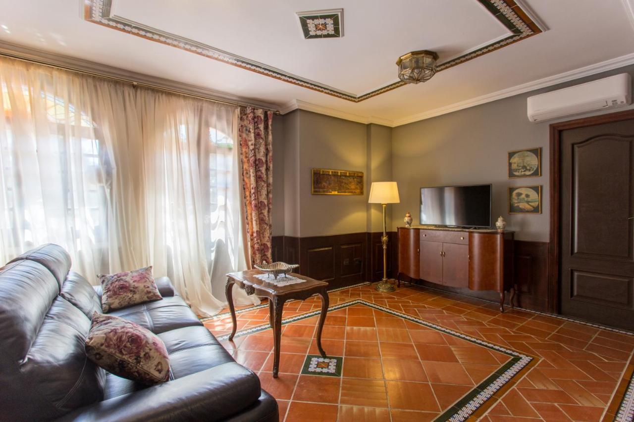 Gaudi Style Apartahotel Nàquera