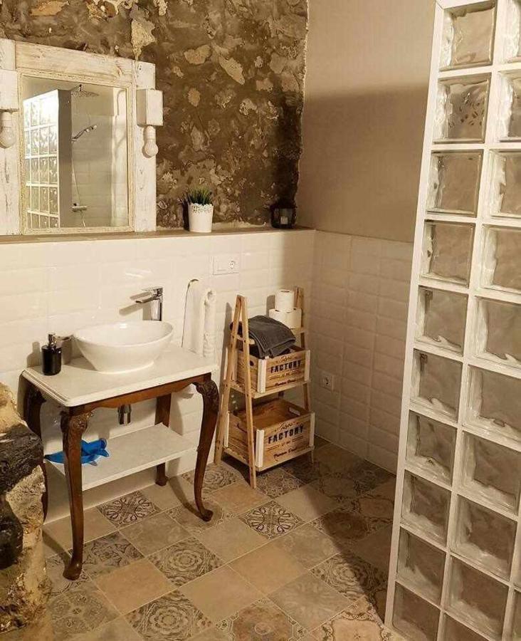 Mas Els Plans La casa pensada para perros que viajan con sus humanos Casa rural *