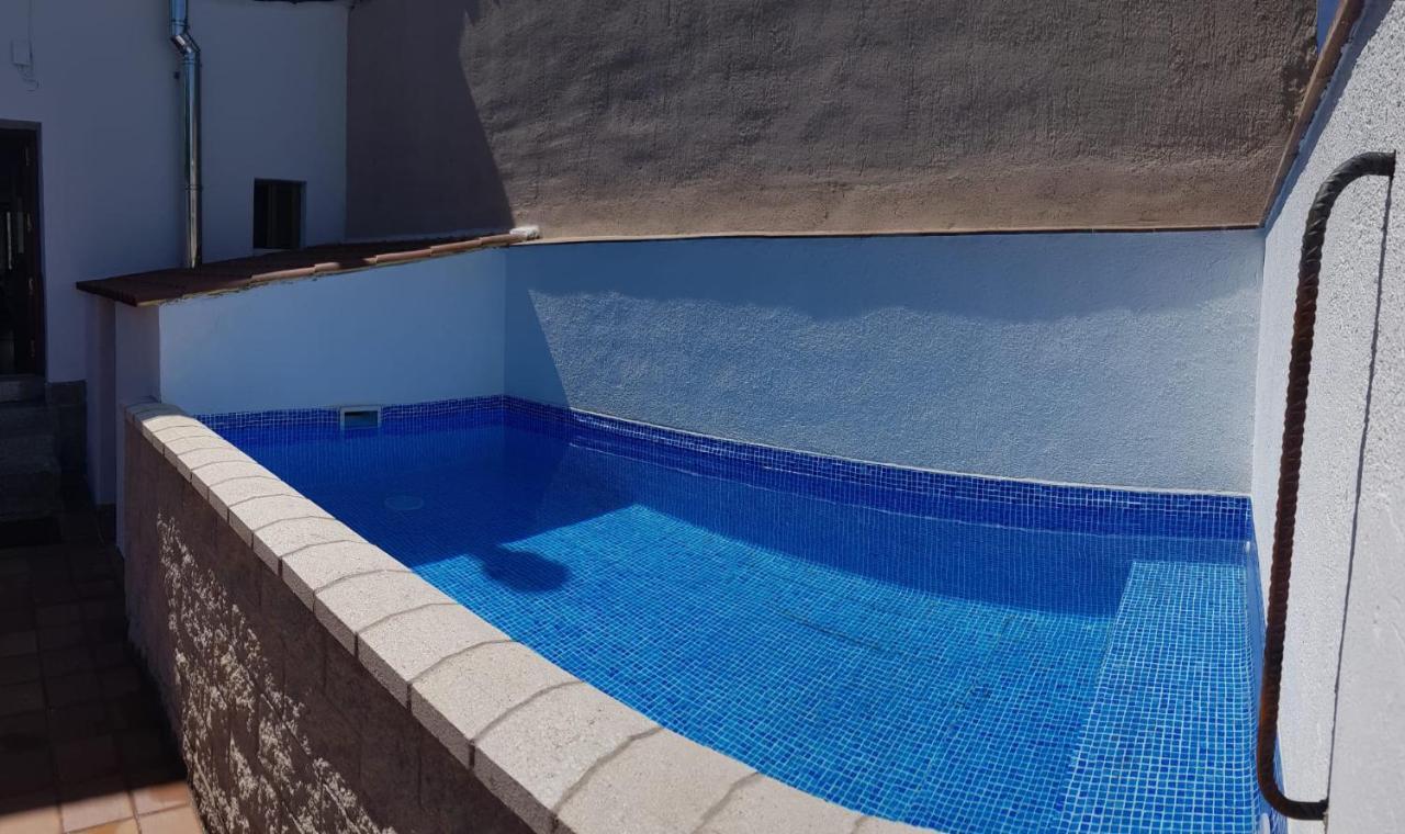 Valsain Con Piscina Y Patio Privado Piscina Abierta Сasa de vacaciones La Pradera de Navalhorno