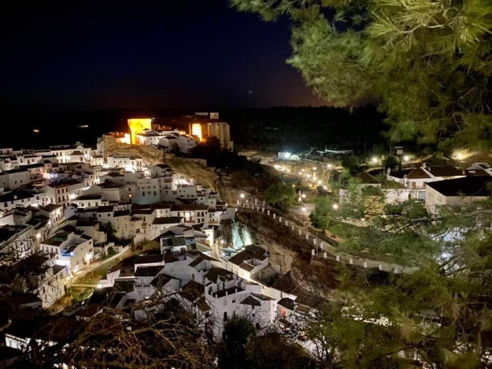 Abril * Setenil De Las Bodegas