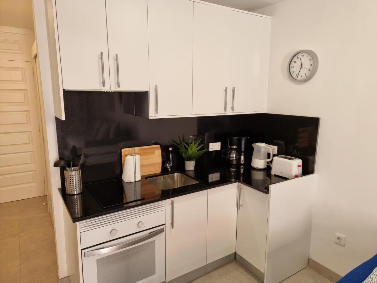 Apartamento Studio No 2 Just 100 To And Sea, Large Terrace, Heated Pool, Wifi, Aircondition For A Fee