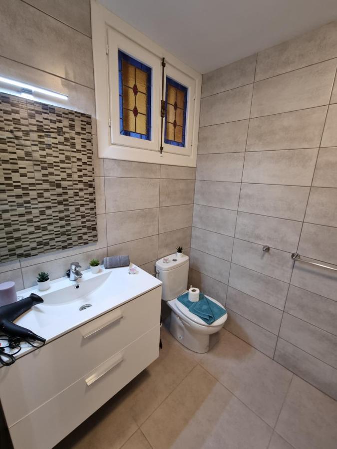 Studio No 2 Just 100 To And Sea, Large Terrace, Heated Pool, Wifi, Aircondition For A Fee Apartamento *