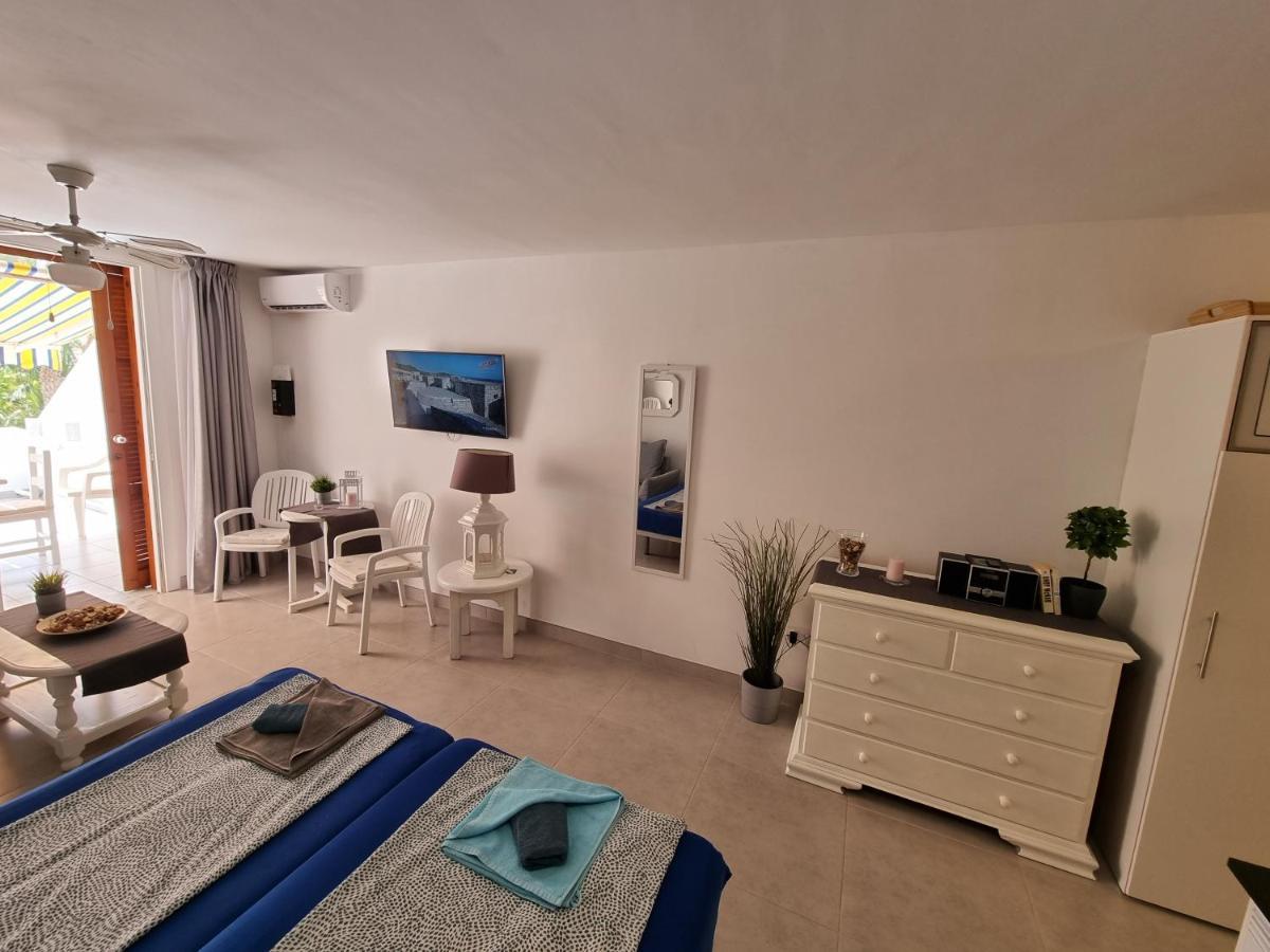 Apartamento Studio No 2 Just 100 To And Sea, Large Terrace, Heated Pool, Wifi, Aircondition For A Fee Playa de las Américas