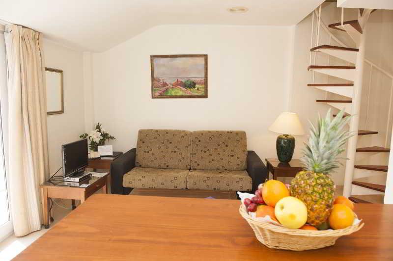 Lloyds Club Aparthotel 3*