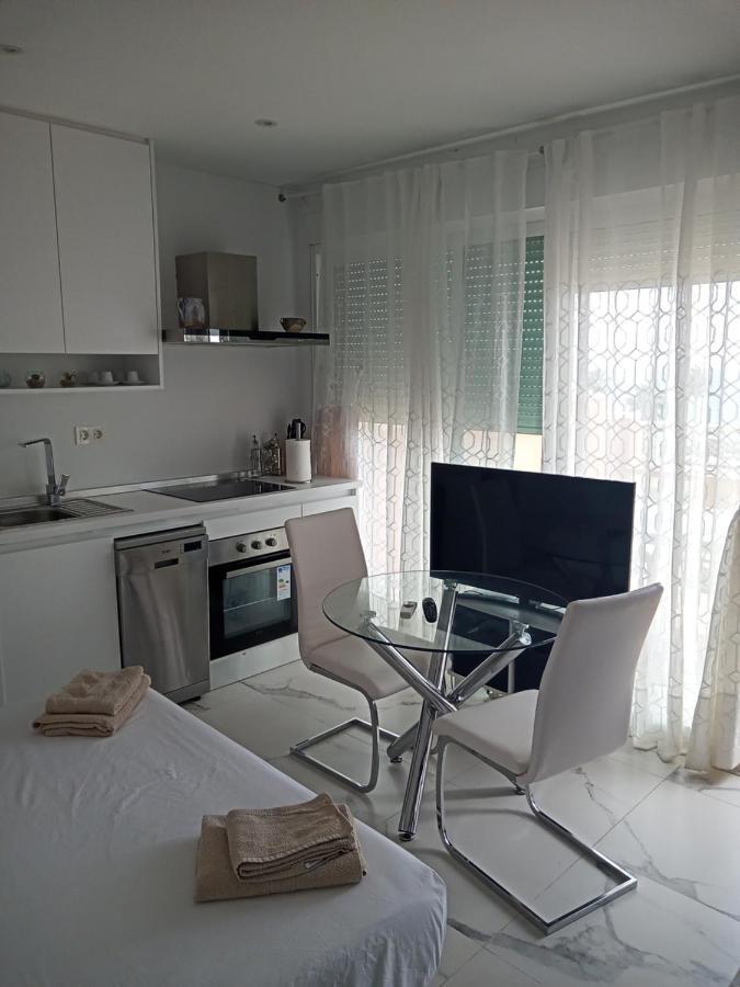 Coqueto Estudio-ático En Primera Línea De Playa Con Preciosas Vistas Al Mar *