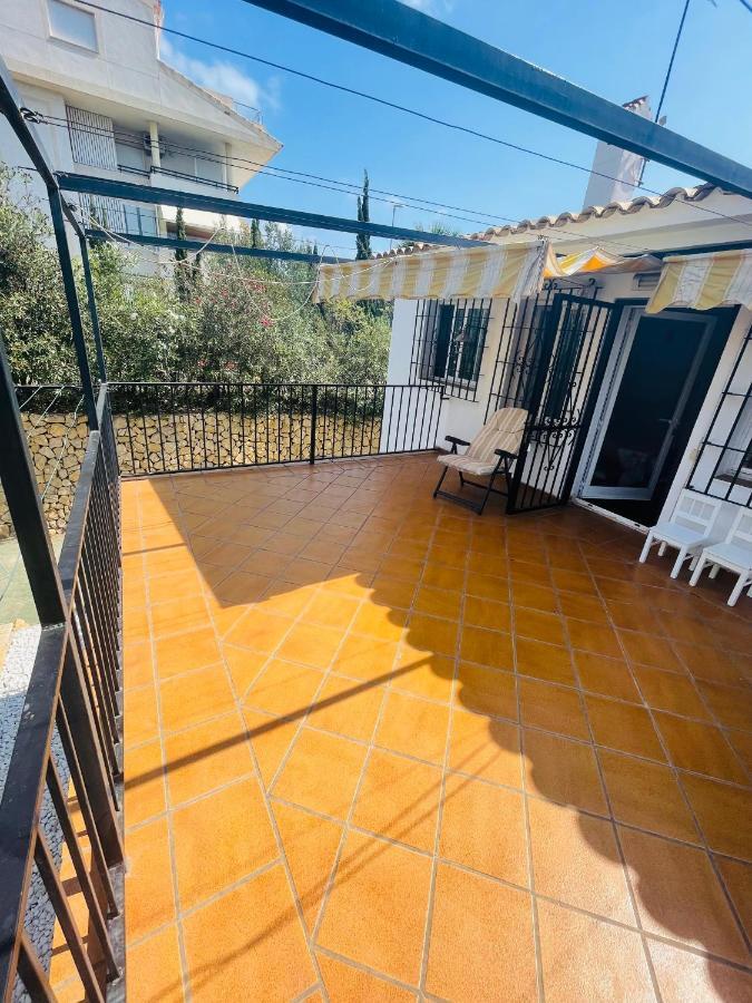 Homestay Una Planta En Villa Angelita Con Vista Al Mar Para Seis Personas Tres Dormitorios Dos Banos Terraza Cocina Piscina