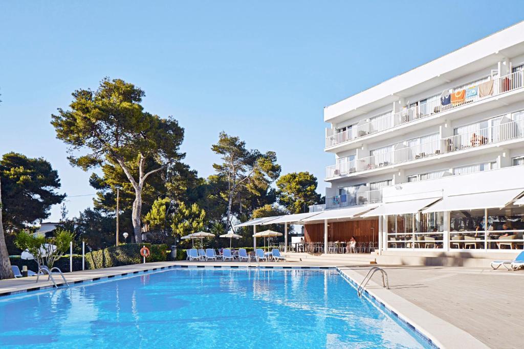 Globales Cala Blanca 4*
