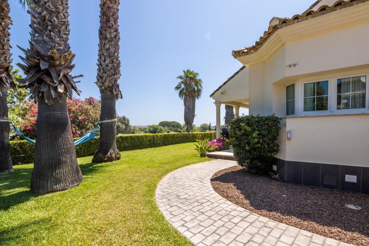 Lujo Olivanova Golf Met Villa *