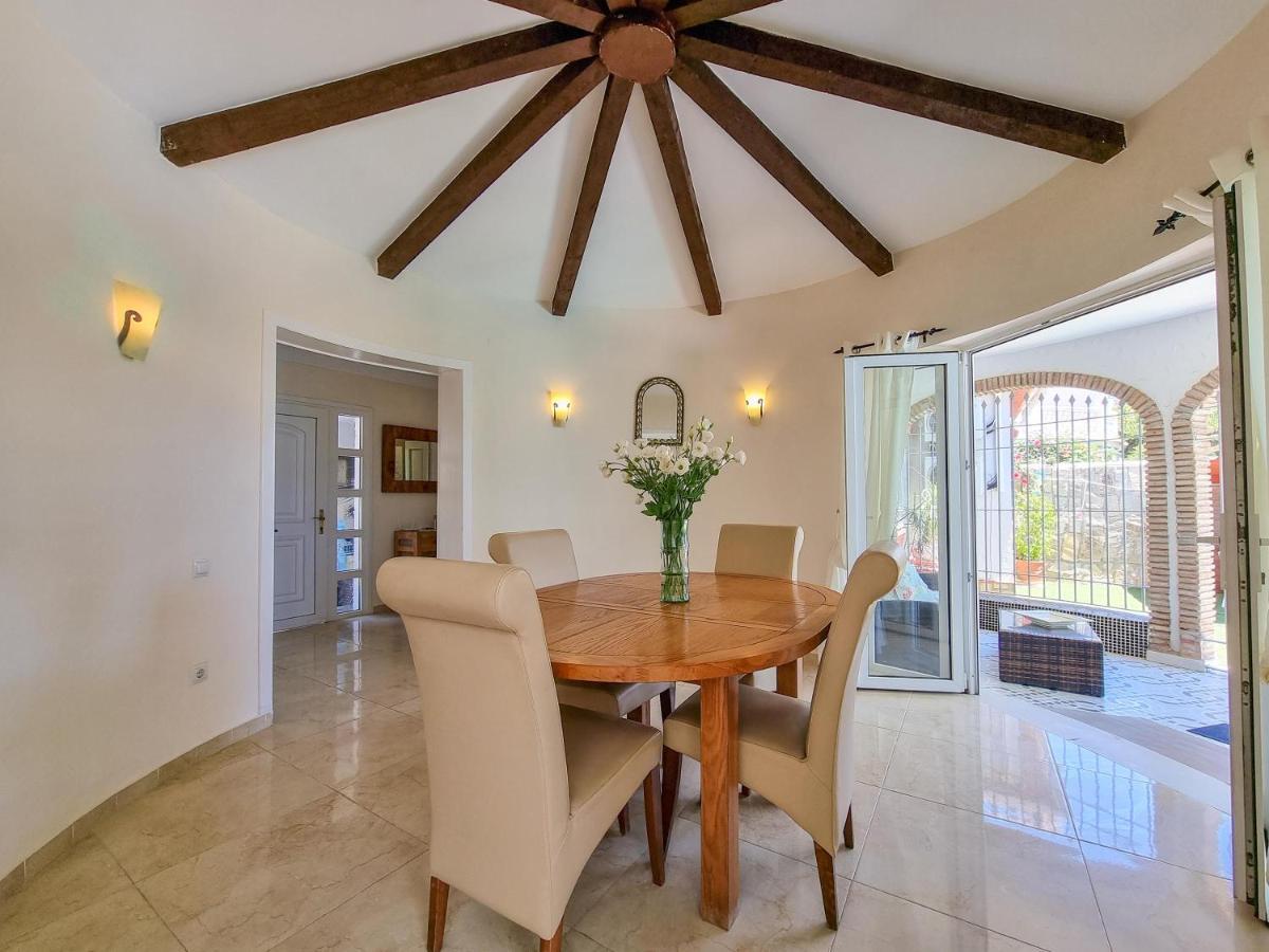 Villa Beachfront Costa *
