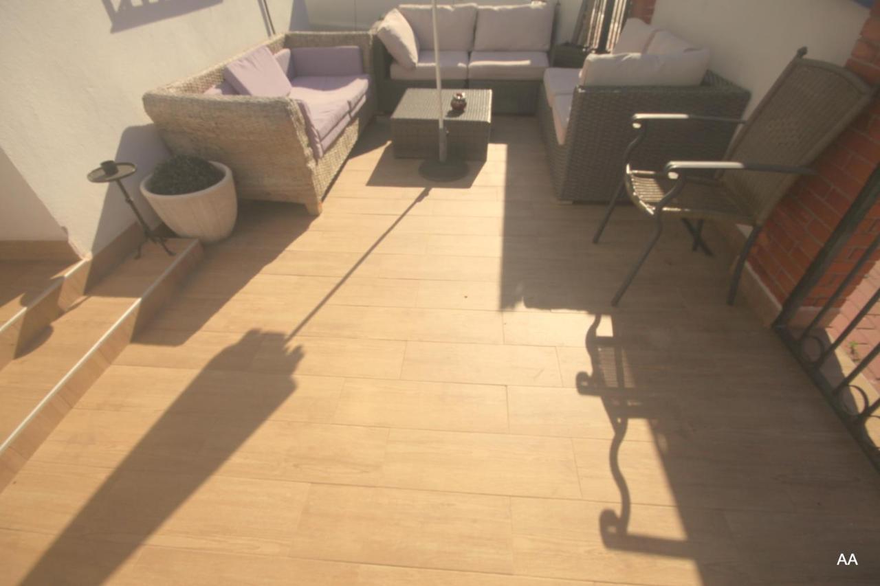 Homestay Little Peaceful Retreat: Private With Terrace And Amenities