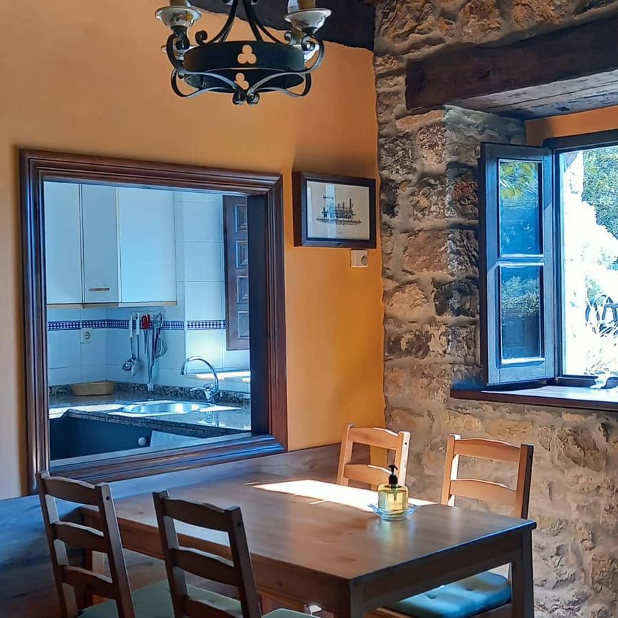 Casas Rurales El Corberu Country house *