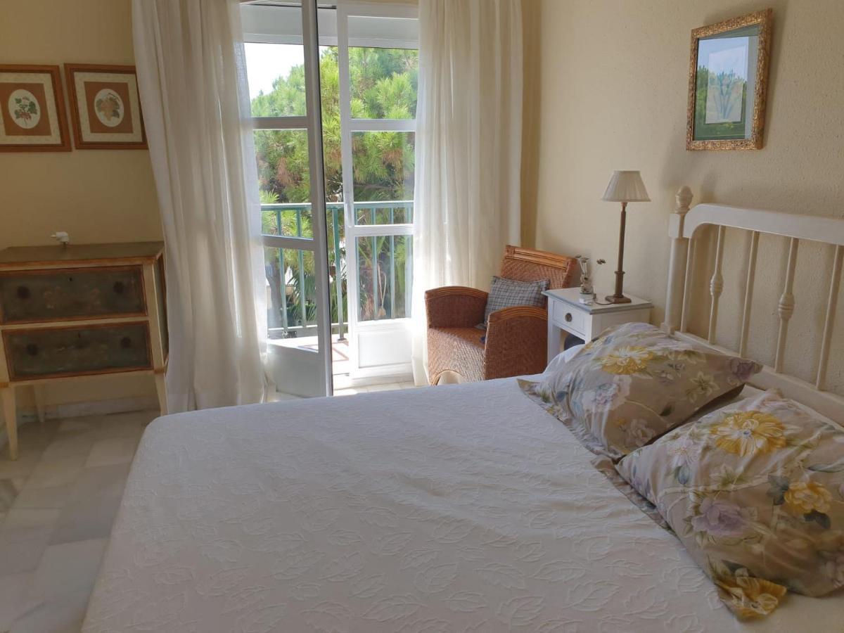 Apartment Beachfront Family In Puerto Banus