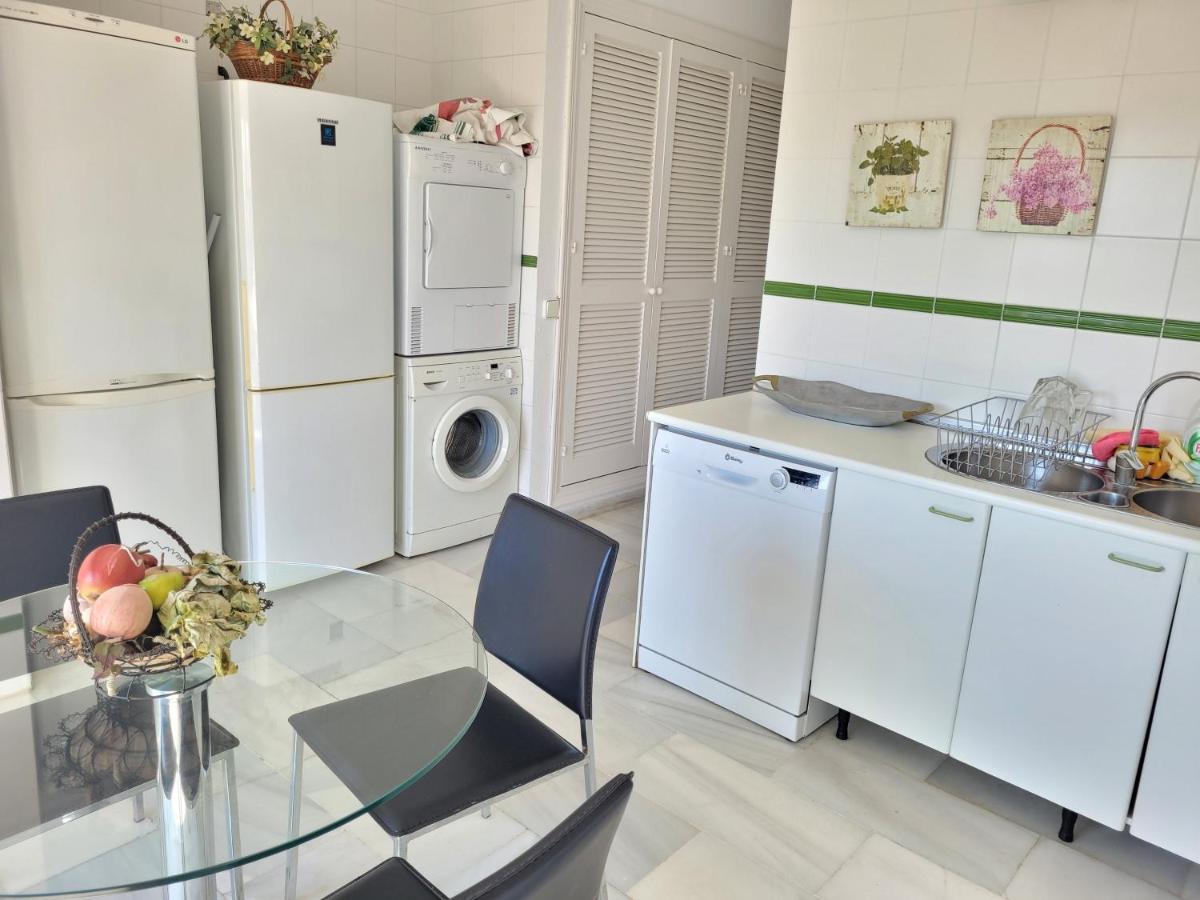 Apartment Beachfront Family In Puerto Banus