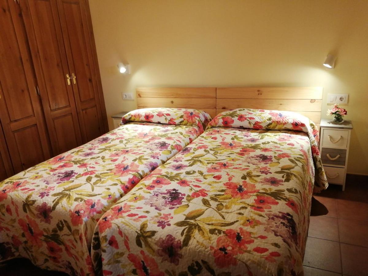 La Casa Roja Asturias Holiday home Hontoria