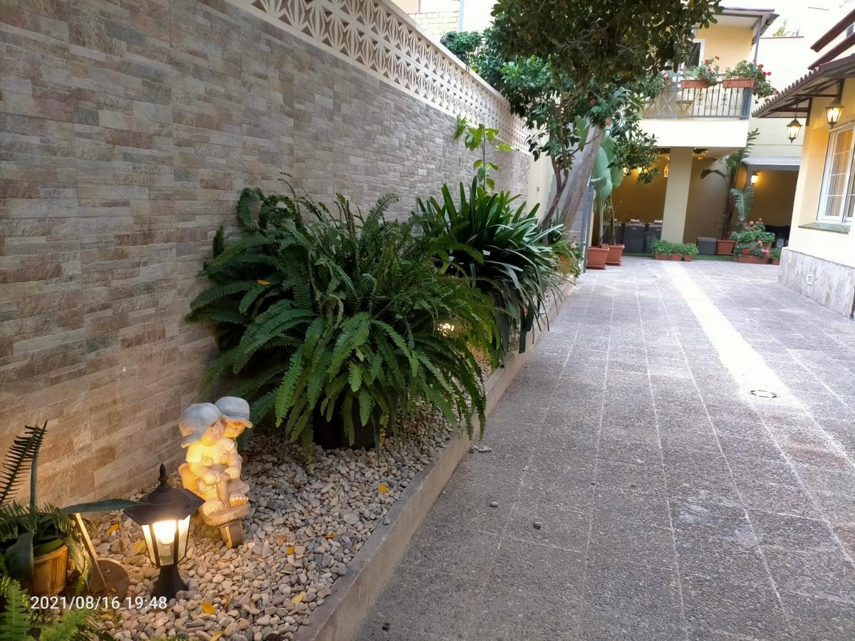 Casa Flores Del Mediterráneo * Badalona