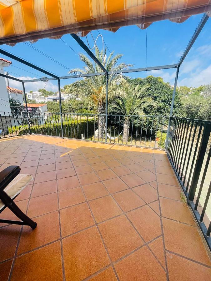 Una Planta En Villa Angelita Con Vista Al Mar Para Seis Personas Tres Dormitorios Dos Banos Terraza Cocina Piscina *