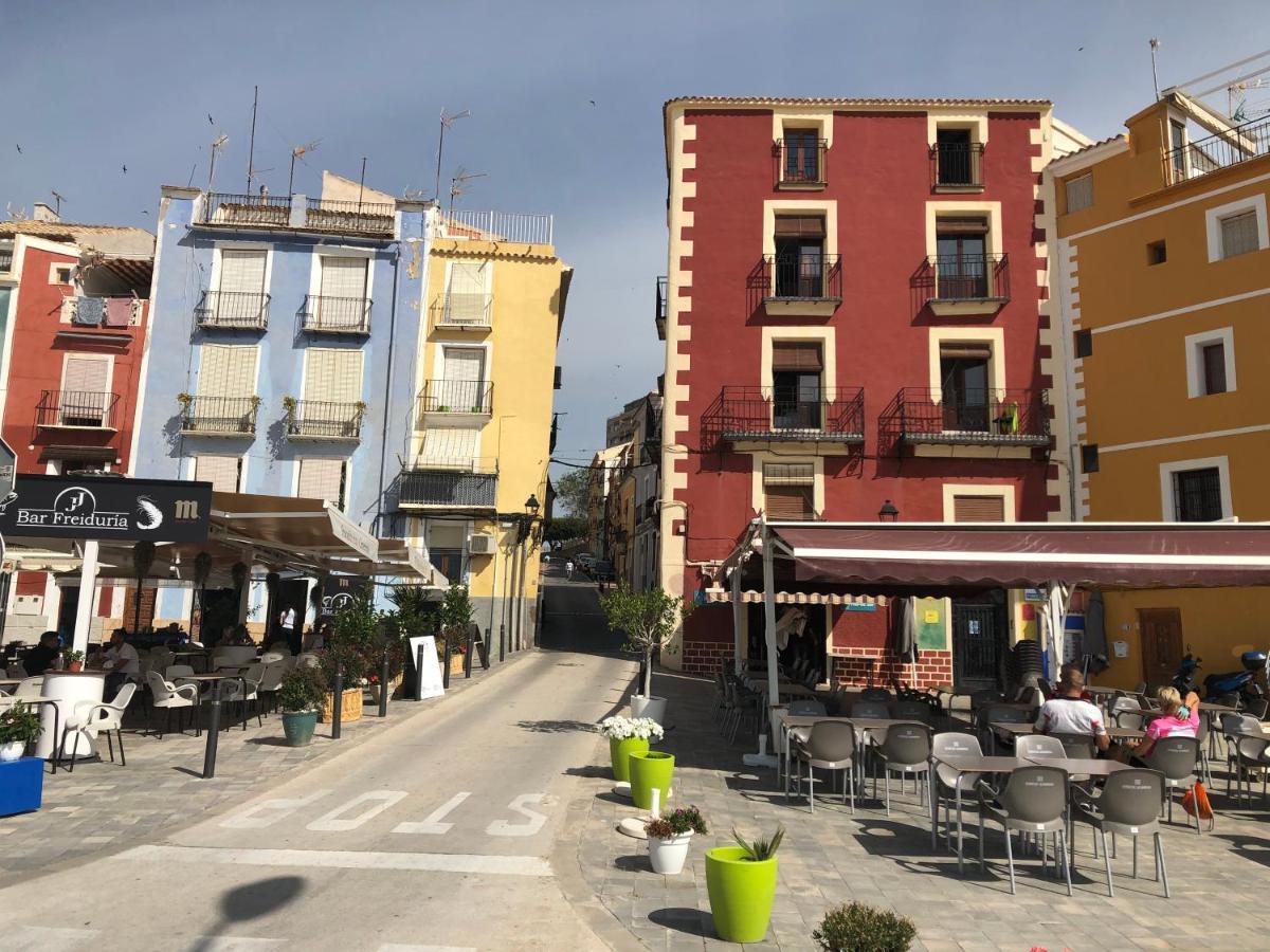 Plaza Apartment *