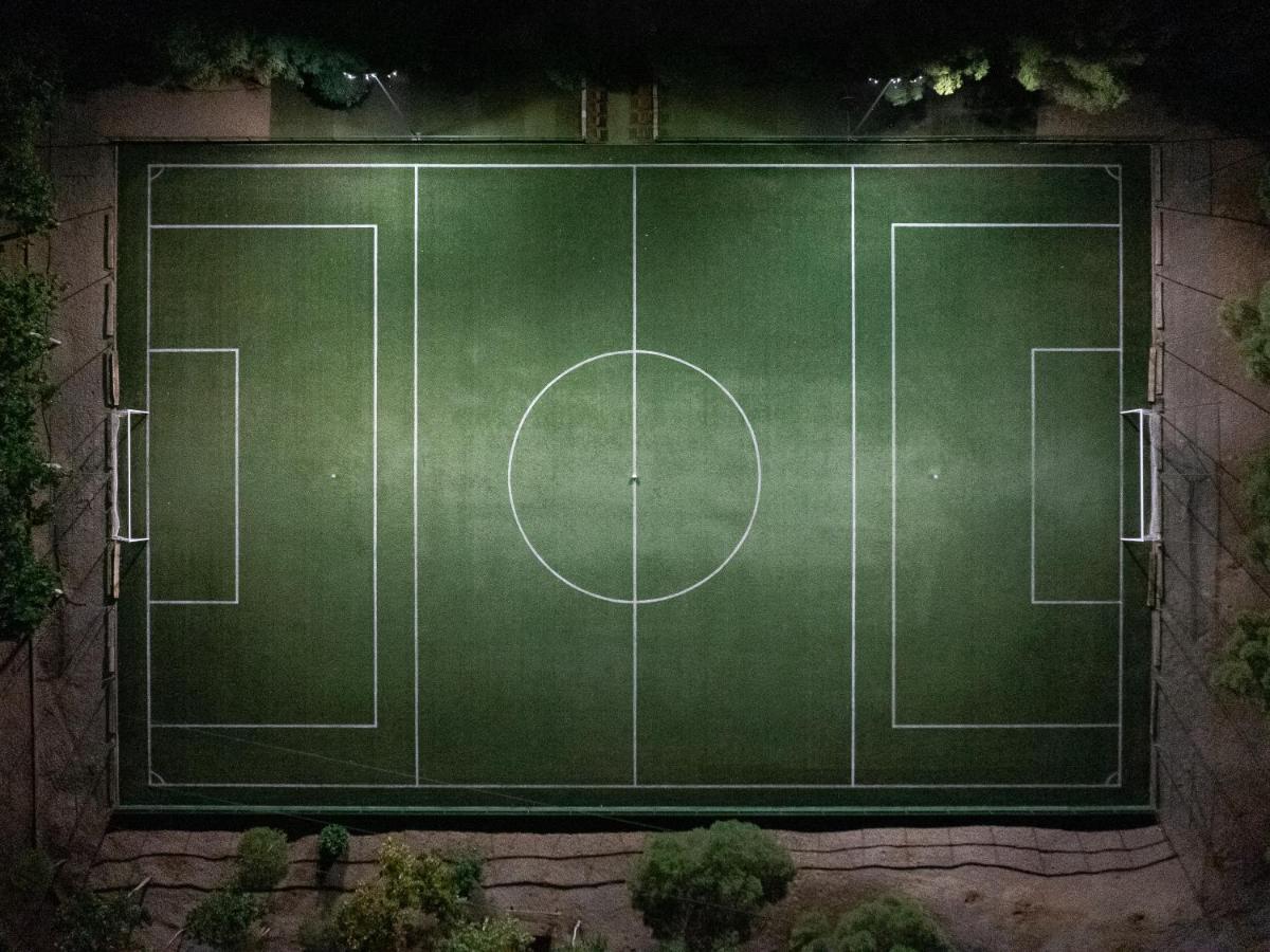 La De Tomas - 5 Estrellas - Futbol 7, Piscina Cubierta & Padel Villa *