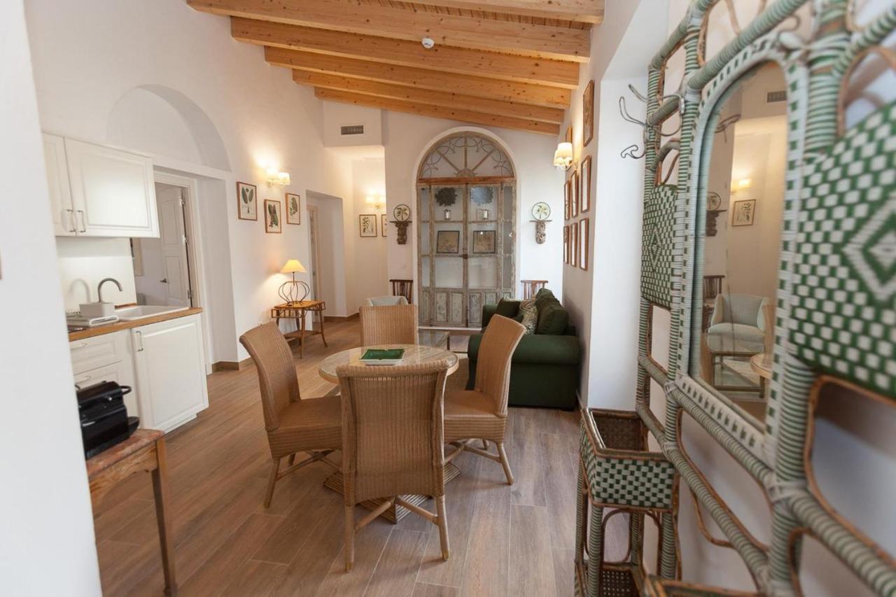 Patios De La Riva *