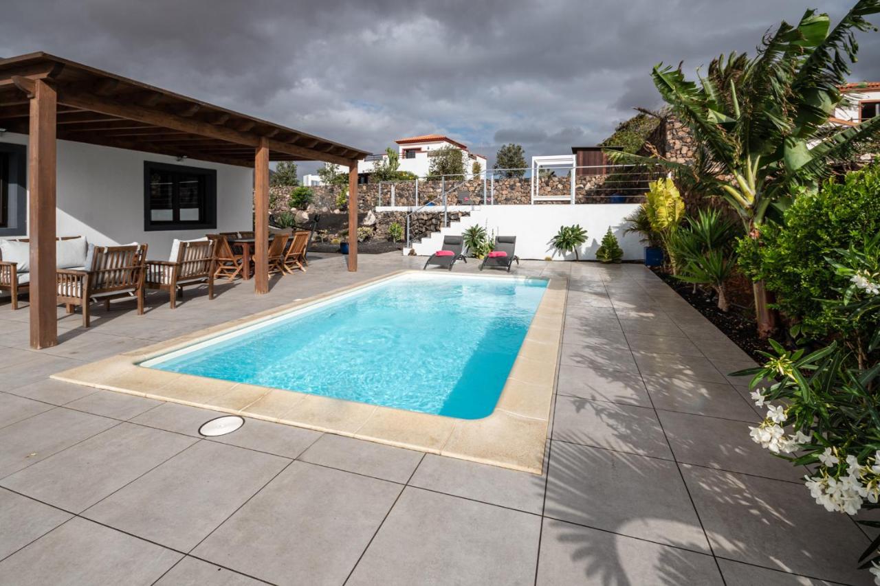 Villa Kira, *