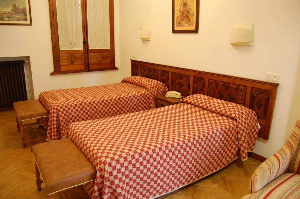 Hospederia Del Real Monasterio 2*