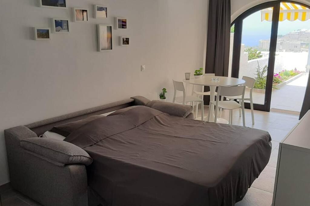 With Amazing Views And Terrace Garden, Fast Fiber Wifi *