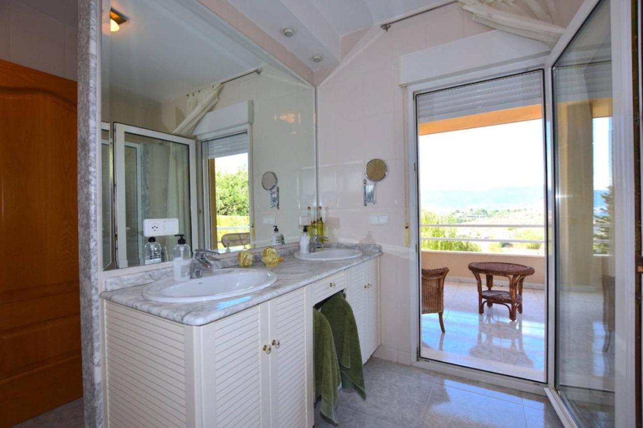 Lodge Torreta Of Gormaig, House With Swimming Pool *