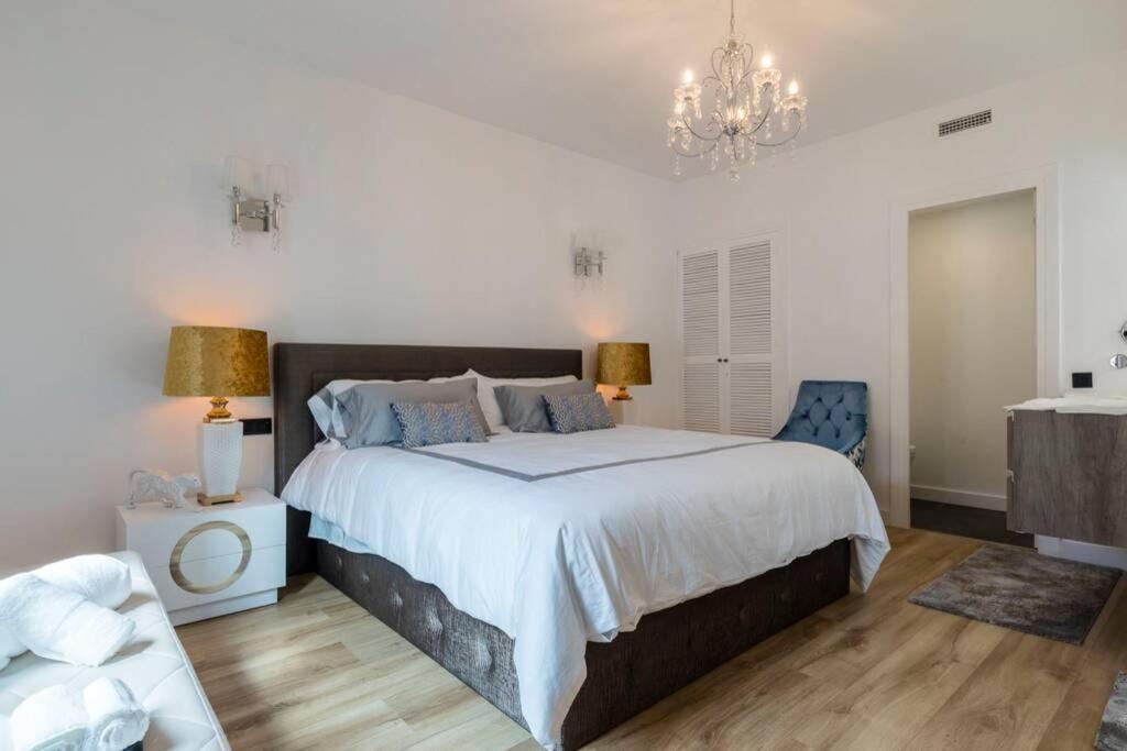 Apartment Puerto Banus Second Line, Luxury *