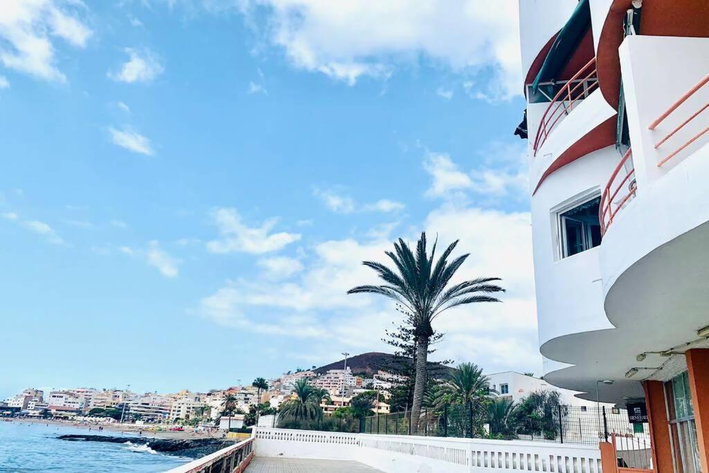 Theatre Box: Ocean Balcony & Stairs To The Sea Apartamento Arona (Tenerife)