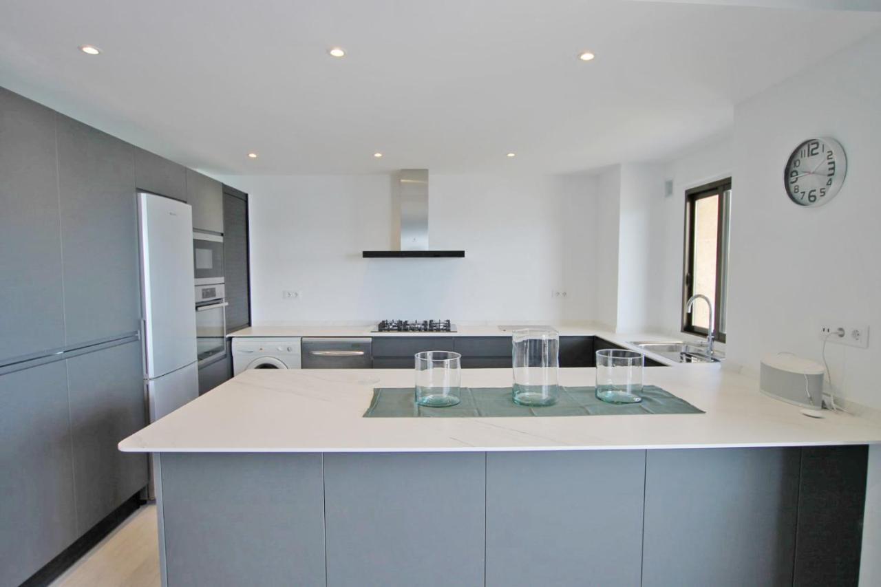 Bay View Apartment *