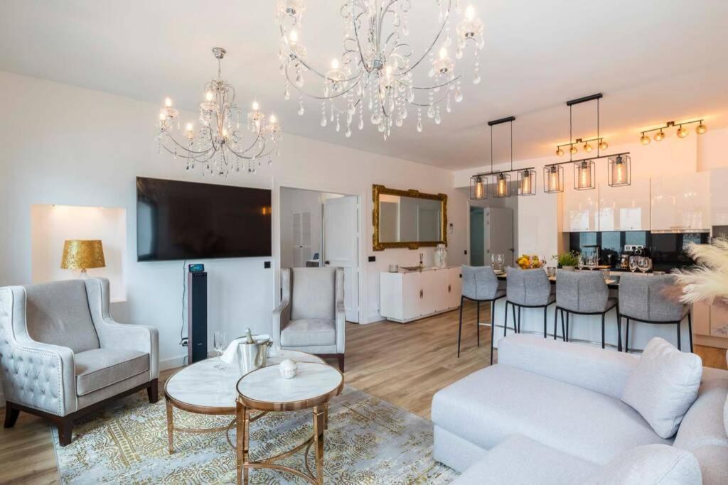 Puerto Banus Second Line, Luxury Apartment *