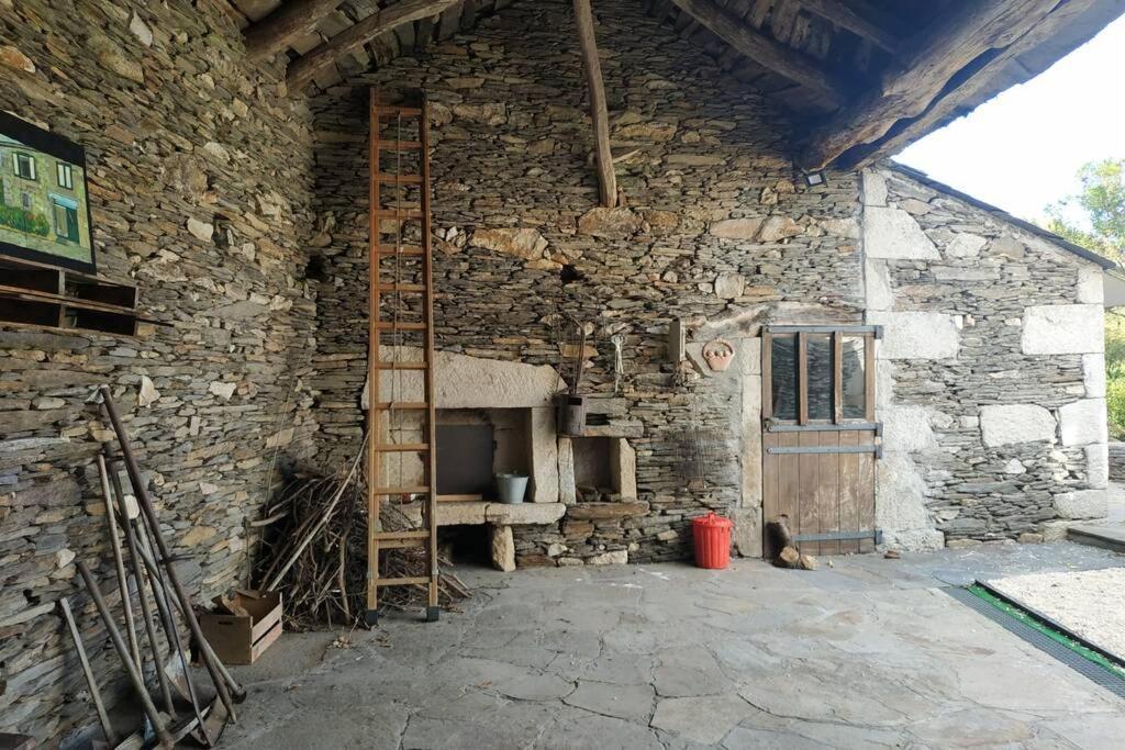 Holiday home A Casa Do Tragaluz Casa Rural Con Restauracion De Diseno En *