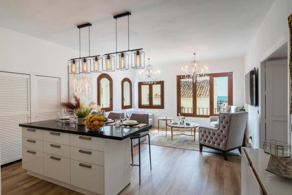 Puerto Banus Second Line, Luxury Apartment
