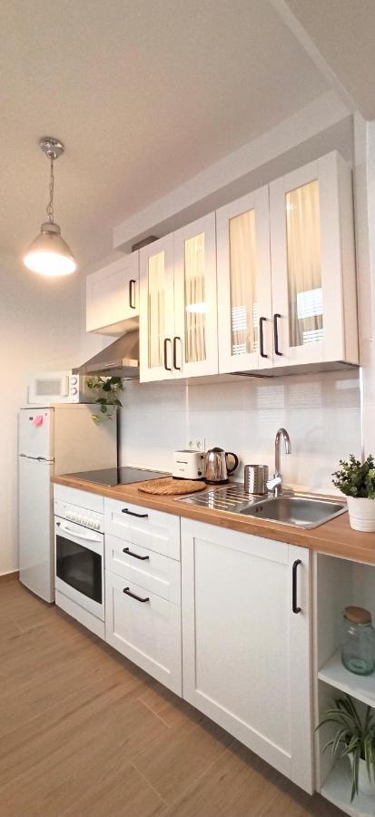 Apartamento Céntrico Con Terraza, Parking Y Wifi *