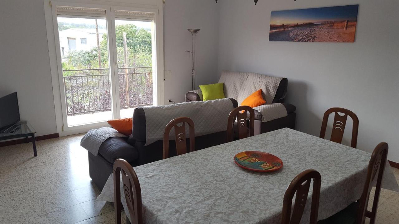 Сasa de vacaciones Acogedora Y Amplia Casa En Pueblo Tranquilo. *