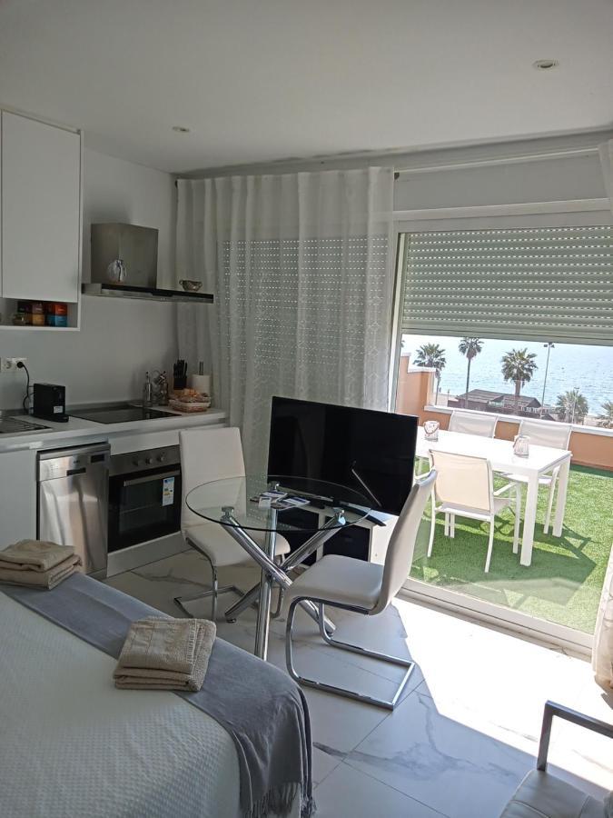 Coqueto Estudio-ático En Primera Línea De Playa Con Preciosas Vistas Al Mar Almería