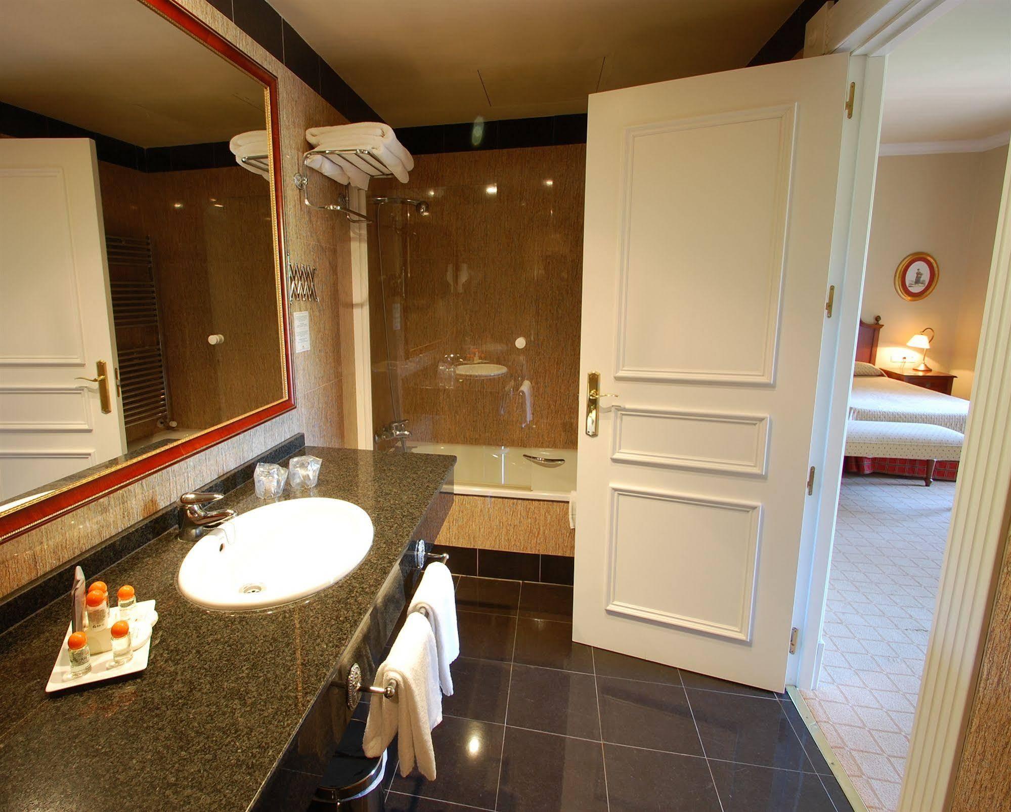 Arcea Gran Pelayo Hotel 4*