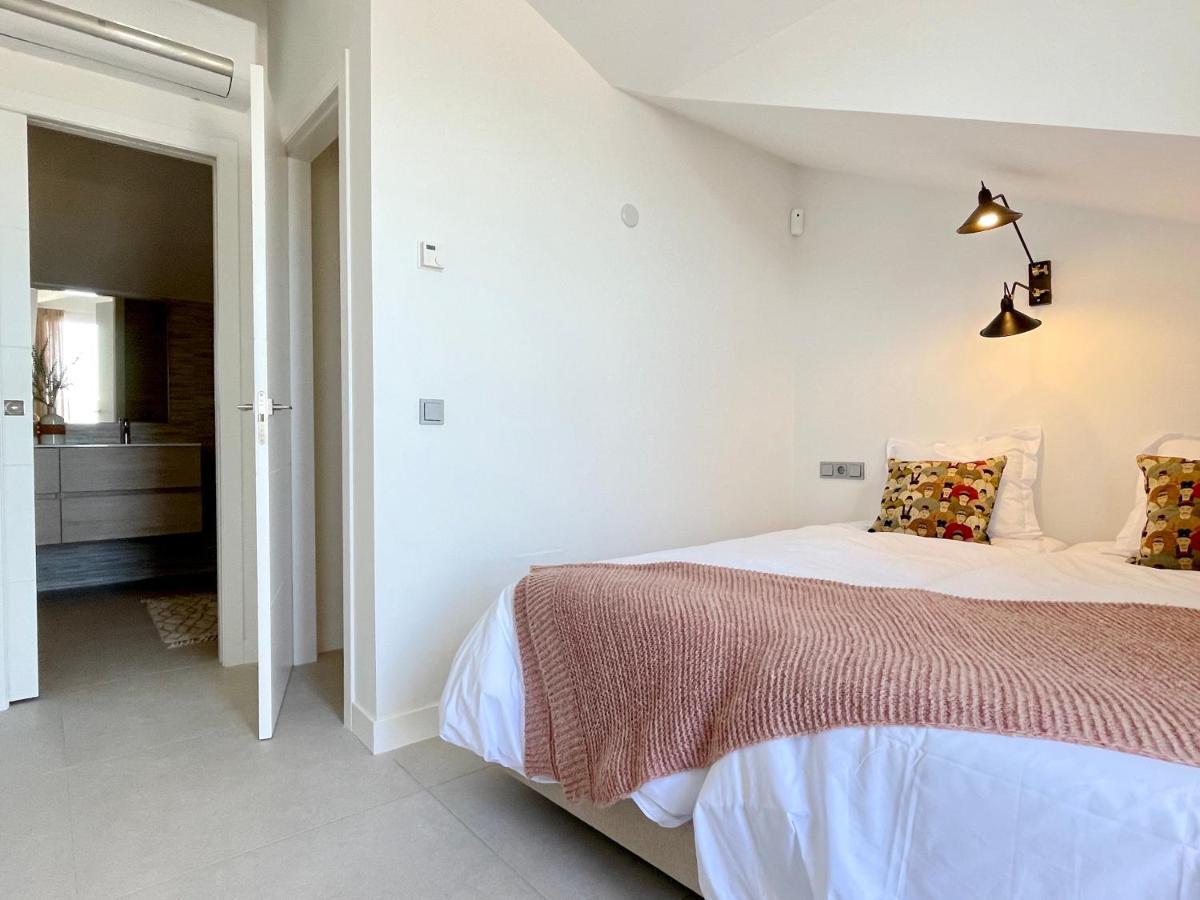 Bayview -superb Luxurious Sea View Penthouse With Private Hot Tub By Solrentspain Apartamento