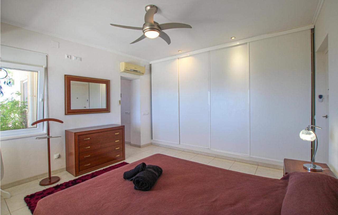 Сasa de vacaciones 5 Bedroom Cozy In *
