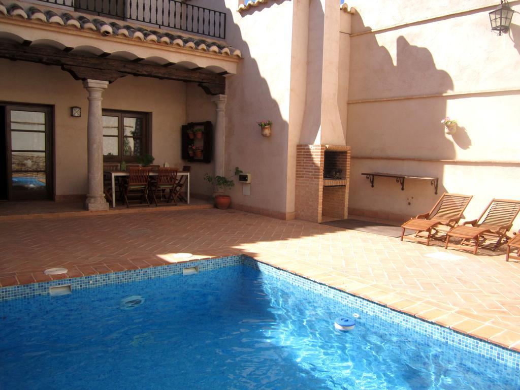 Casa Del Comendador De *