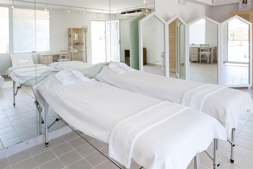 Royal Plaza Hotel 4*