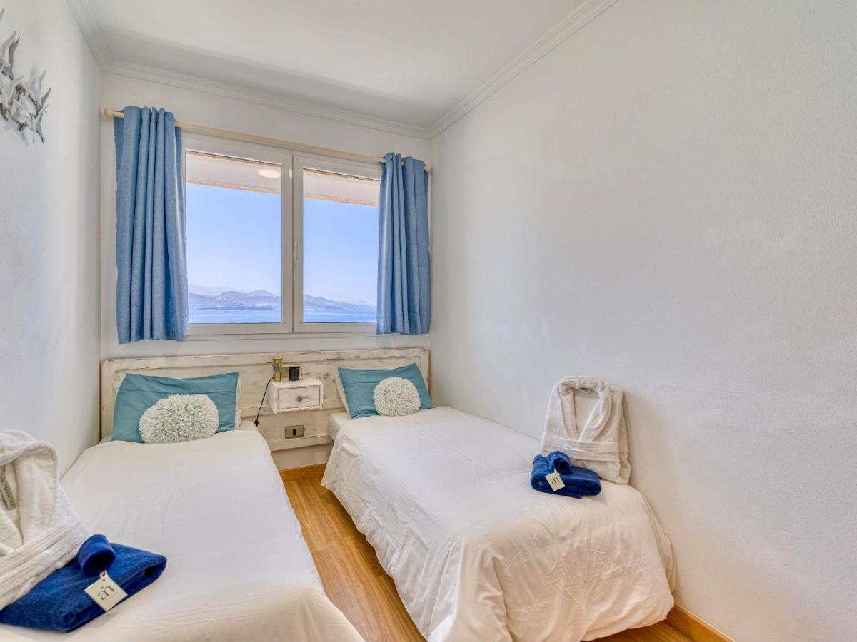 2 Bedrooms & Spectacular Views In Part Of Canteras Las Palmas de Gran Canaria
